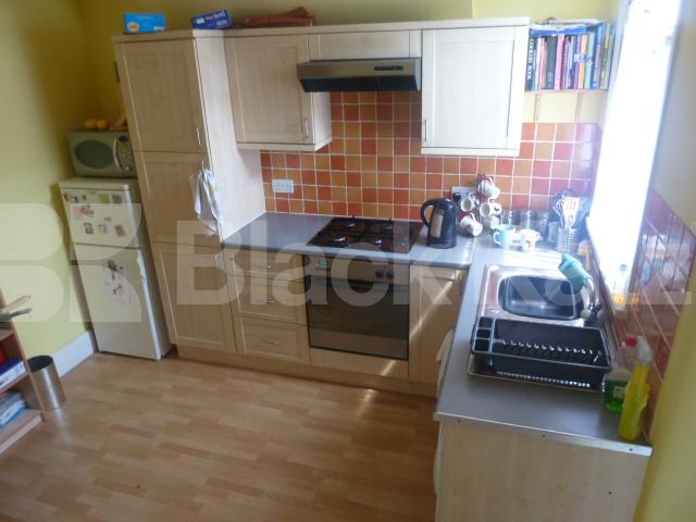 			2 Bedroom, 1 bath, 1 reception House			 Aldworth Road, STRATFORD